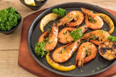 gebakken garnalen met knoflook 