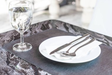 yemek masada boş levha