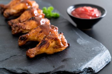 Barbekü tavuk kanadı