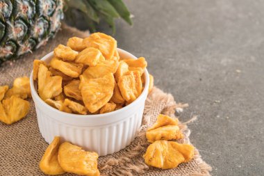 kurutulmuş ananas gevrek cipsi