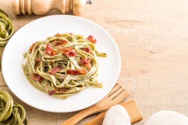 ıspanak fettuccini makarna pastırma ile