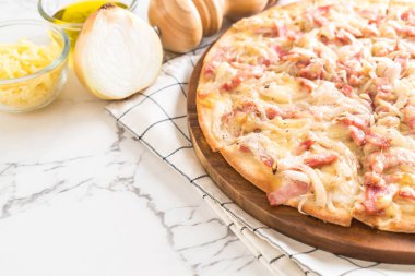Tarte flambe pizza 