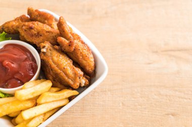 Kızarmış tavuk kanadı.