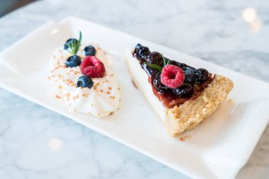 yaban mersini peynirli kek