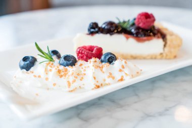 yaban mersini peynirli kek