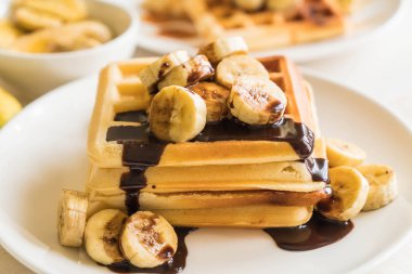 çikolata ile muz gözleme