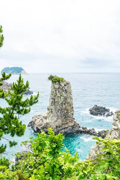 Jeju-do Oedolgae Rock (słynny pomnik przyrody) w Jeju Island, — Zdjęcie stockowe