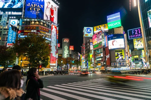 Tokio, Japón, 17 de noviembre de 2016: Shibuya Crossing Of City street con — Foto de Stock