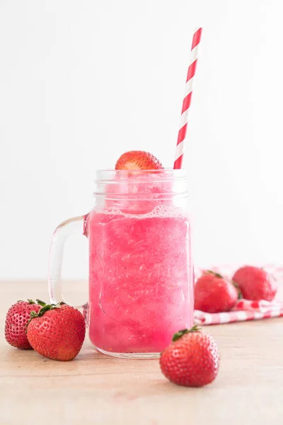 Fresh strawberry smoothie — Stock Photo, Image