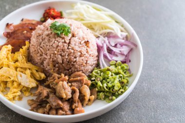 Pirinç ve karides ezmesi.