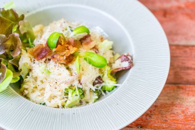 Risotto pirinç pastırma ile
