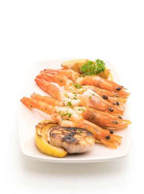 Sarımsaklı ve limonlu kızarmış karides.