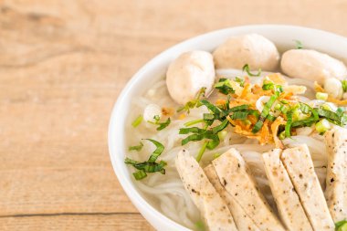 Vietnamca erişte (pho) 