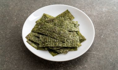 plaka üzerinde kurutulmuş yosun