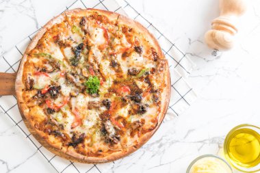 Barbekü domuz eti pizza