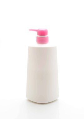 şampuan şişesi üzerinde beyaz izole 