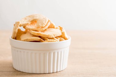 Kurutulmuş elma cips