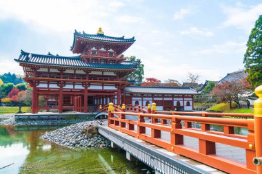 Güzel mimari Byodo içinde Kyoto tapınakta.