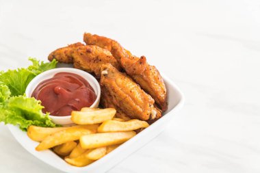 Kızarmış tavuk kanadı.