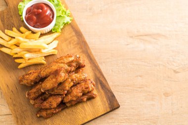 Kızarmış tavuk kanadı.