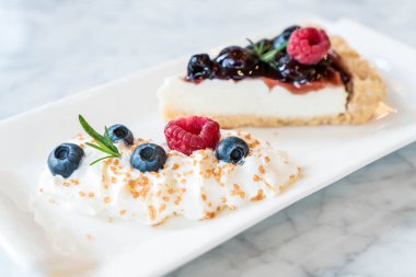 yaban mersini peynirli kek