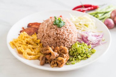 Pirinç ve karides ezmesi.