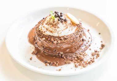 vanilyalı dondurma ile çikolatalı kek