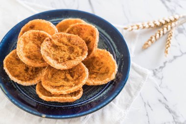 kurutulmuş rendelenmiş domuz etinin pirinç kraker