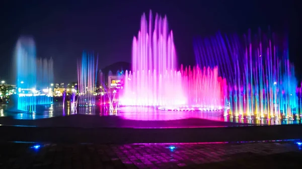 Blurred fountain show with lighting at Dadaepo in Busan, — Stock Photo, Image