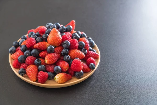 신선한 블루베리, 딸기와 rasberry — 스톡 사진