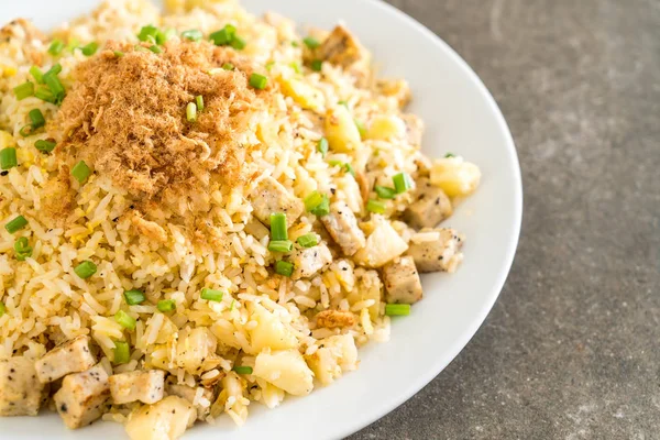 Arroz frito de piña —  Fotos de Stock