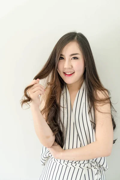 Feliz jovem mulher asiática — Fotografia de Stock