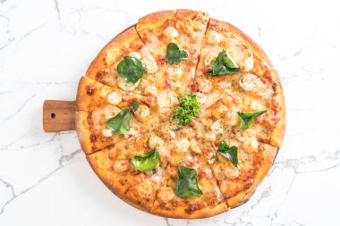 Baharatlı karides (Tom Yum) pizza