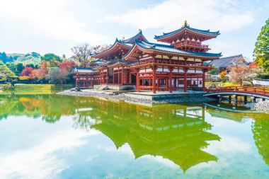 Güzel mimari Byodo içinde Kyoto tapınakta.
