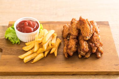 Kızarmış tavuk kanadı.