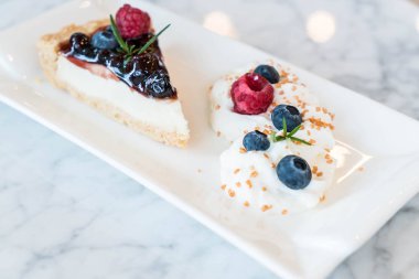 yaban mersini peynirli kek