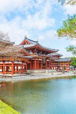 Güzel mimari Byodo içinde Kyoto tapınakta.