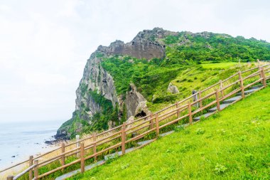 Songaksan dağın Jeju Adası.