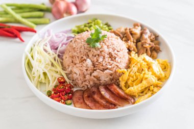 Pirinç ve karides ezmesi.