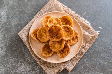 kurutulmuş rendelenmiş domuz etinin pirinç kraker