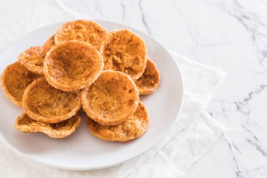 kurutulmuş rendelenmiş domuz etinin pirinç kraker