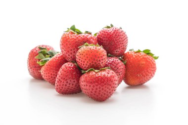 Beyaz arka planda taze çilek