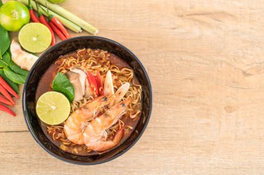 Karidesli baharatlı hazır şehriye çorbası.