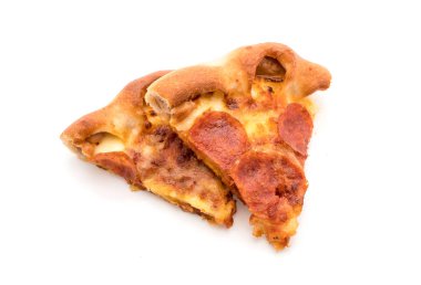 Beyaz zemin üzerine ev yapımı biberli Pizza 