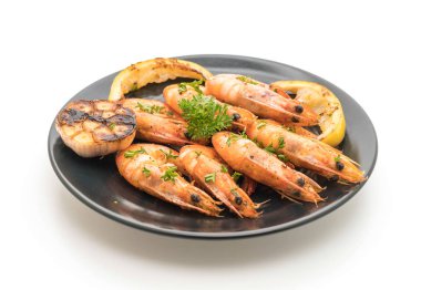 Sarımsaklı ve limonlu kızarmış karides.