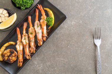 gebakken garnalen met knoflook 