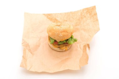 Ev yapımı taze lezzetli hamburger üzerinde beyaz backg izole Close-Up