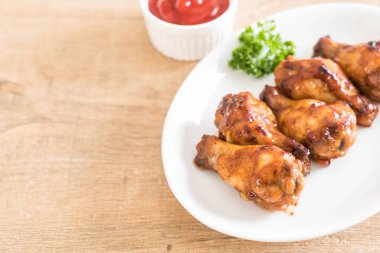 Barbekü tavuk kanadı
