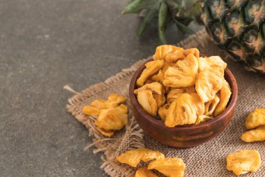 kurutulmuş ananas gevrek cipsi