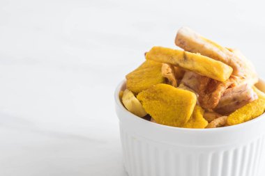 meyve yongaları karıştırın